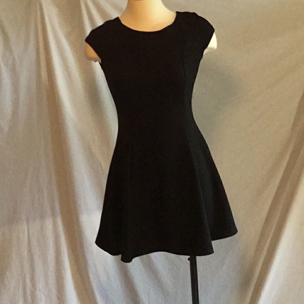 Skater style dress in black waffle weave small